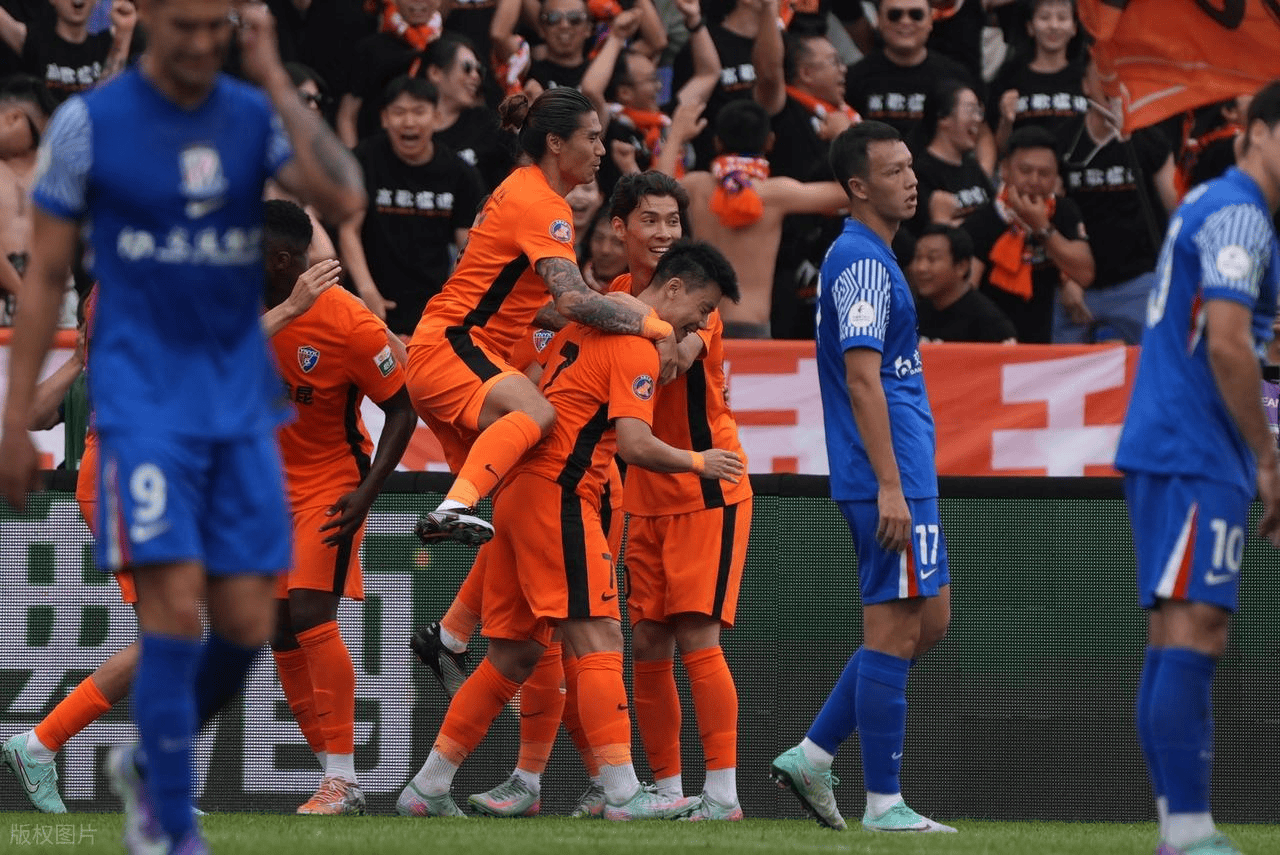 九游精品手游这也行？上海申花调整名单险胜引发热议，罗马今晨内部沟通(终极一班之重生止戈)