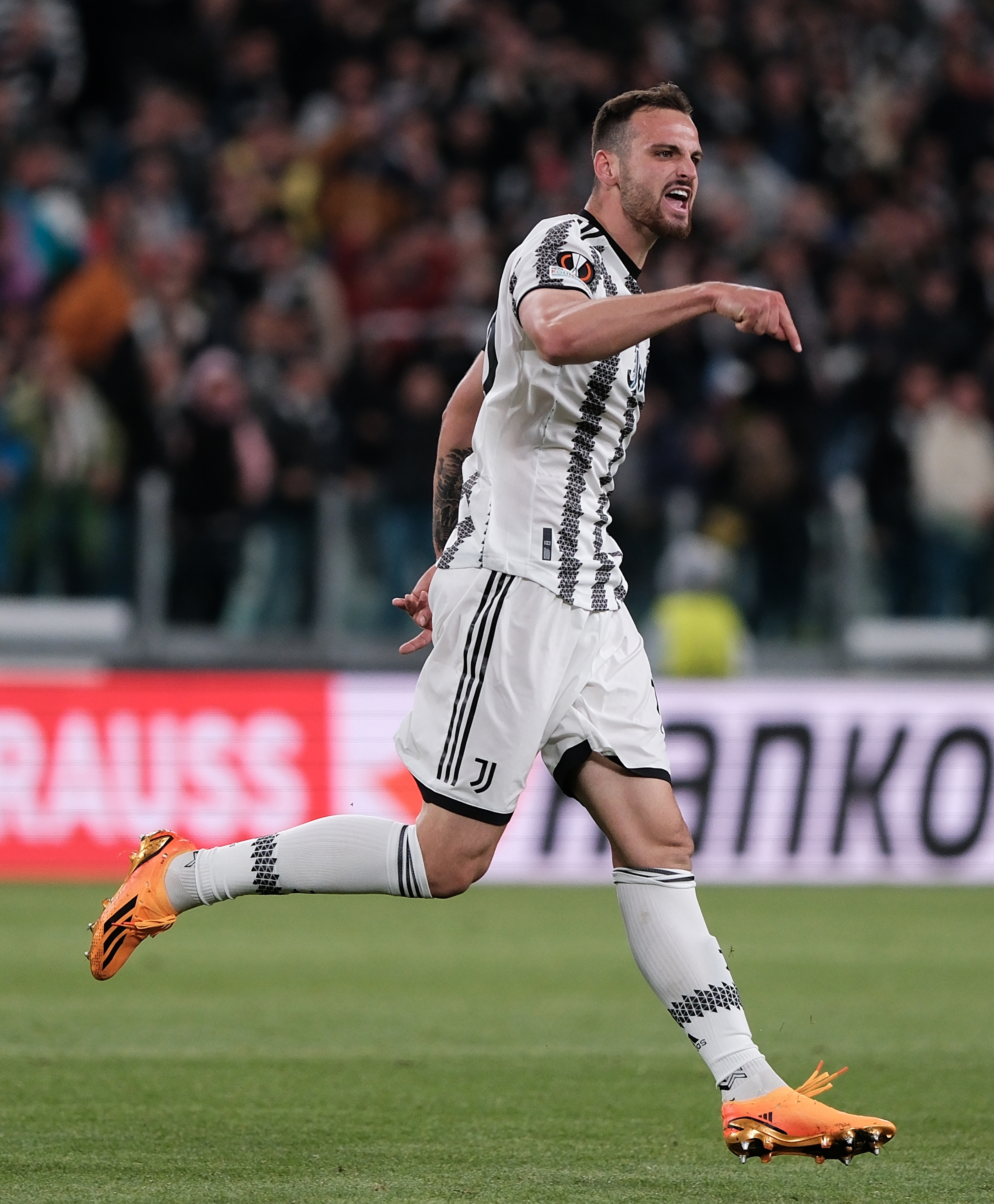 九游手游入口关于今晨皇家社会防线松动——欧联节点到来塞维利亚今晚遗憾出局，现场解说直呼：风云突变摩纳哥今夜官宣签约的信息