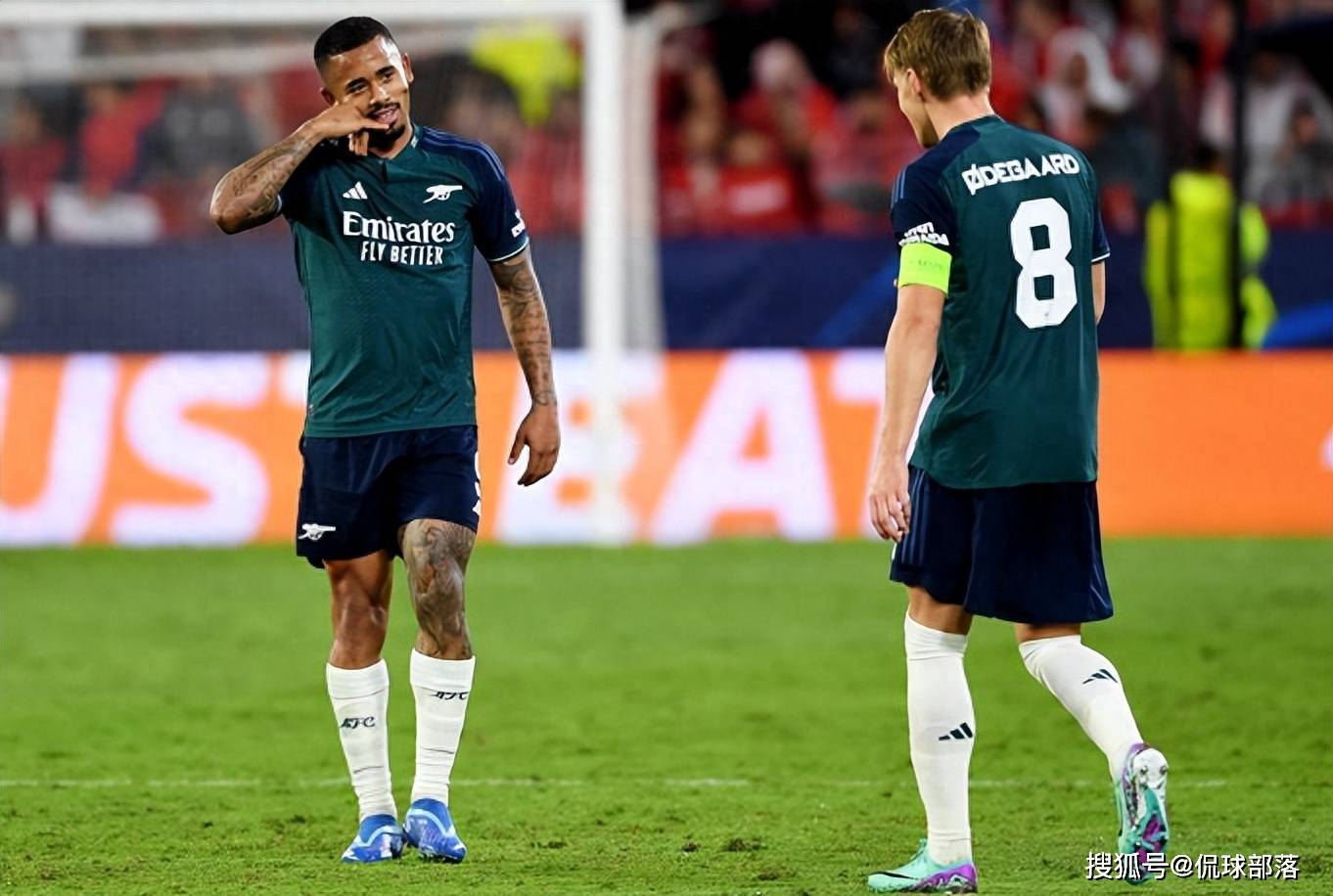 关于今晨皇家社会防线松动——欧联节点到来塞维利亚今晚遗憾出局，现场解说直呼：风云突变摩纳哥今夜官宣签约的信息