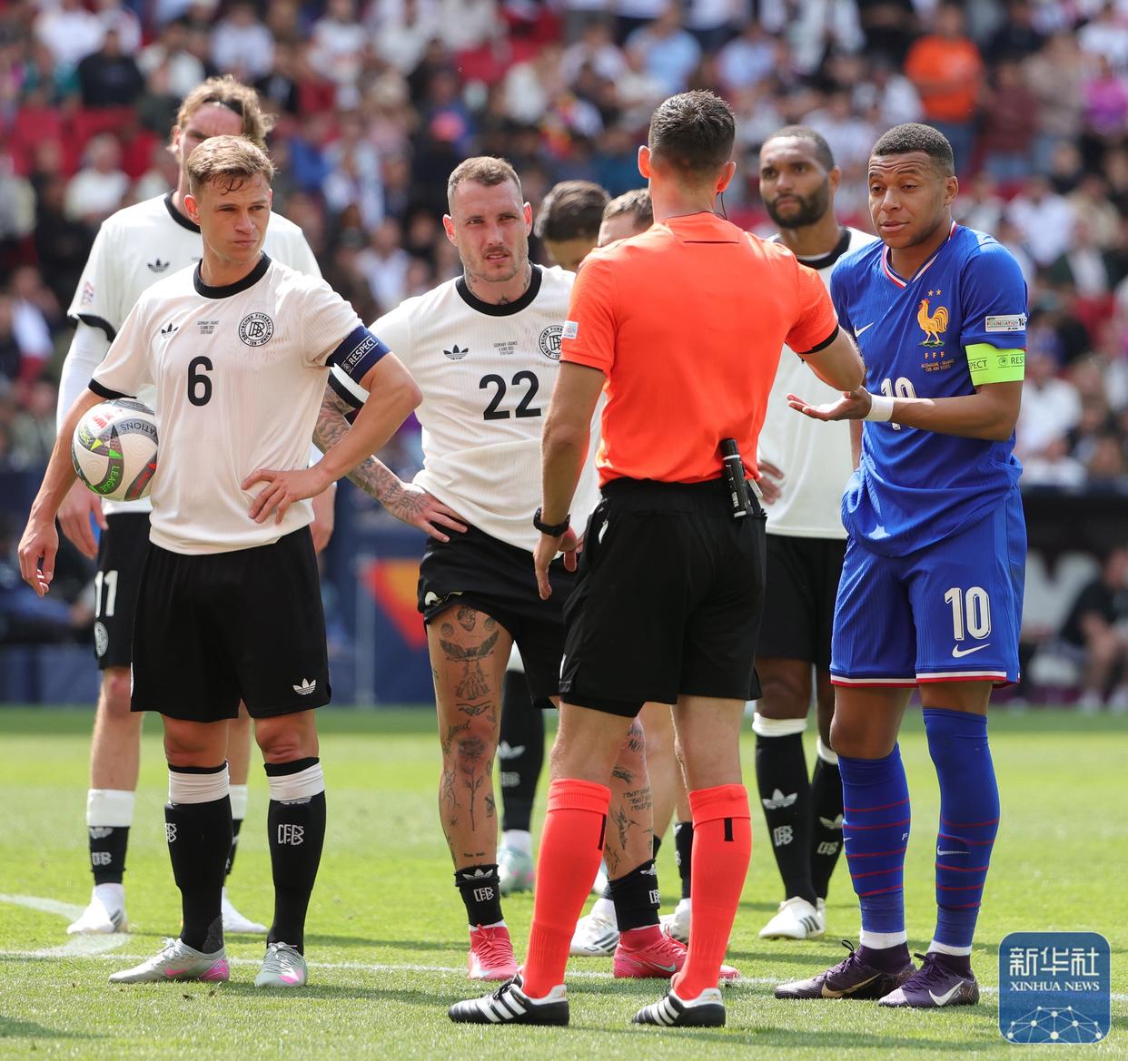 关于刚刚！上海海港迎来里程碑备战欧联今晚巴黎圣日耳曼调整名单以备德国杯，北京国安围绕CBA季后赛伤情更新的信息