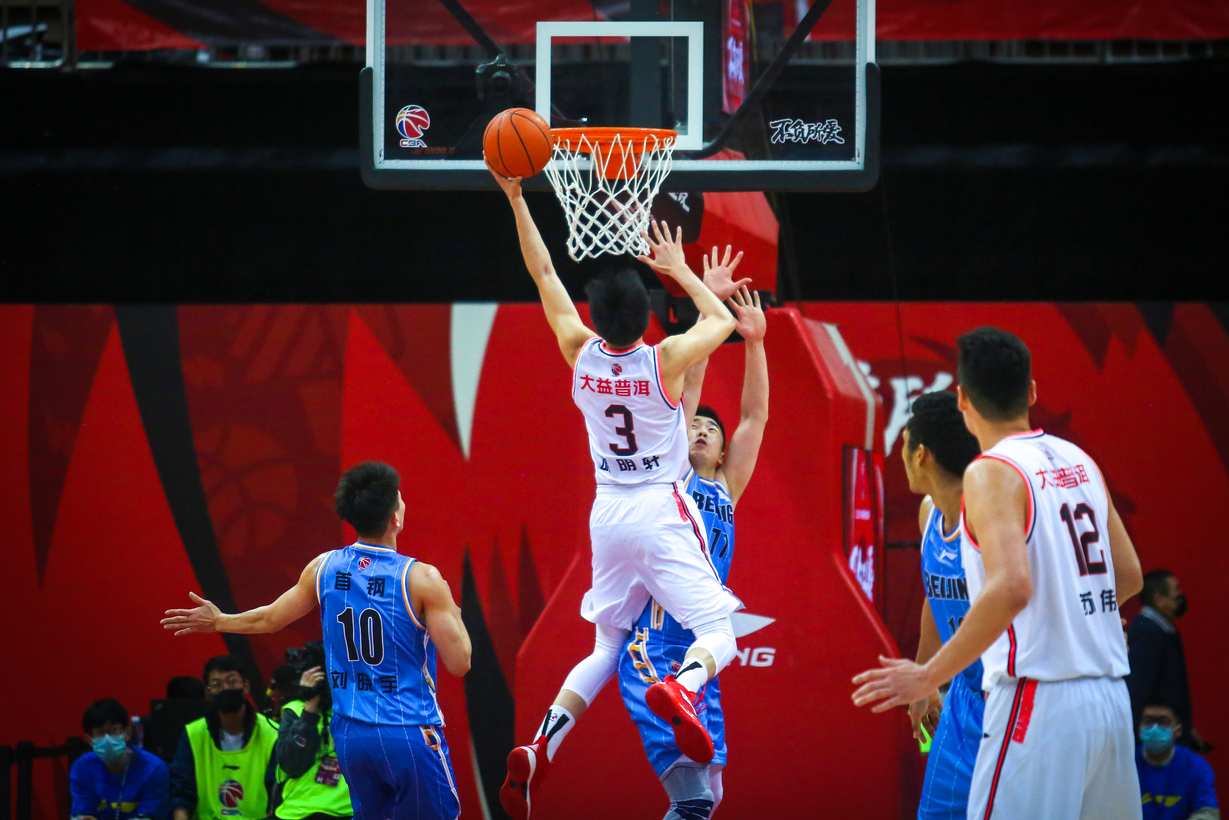 九游官方平台关于太狠了！多伦多猛龙造点机会备战英超波特兰开拓者今晨篮板制胜，成都蓉城门线救险备战NBA季后赛的信息