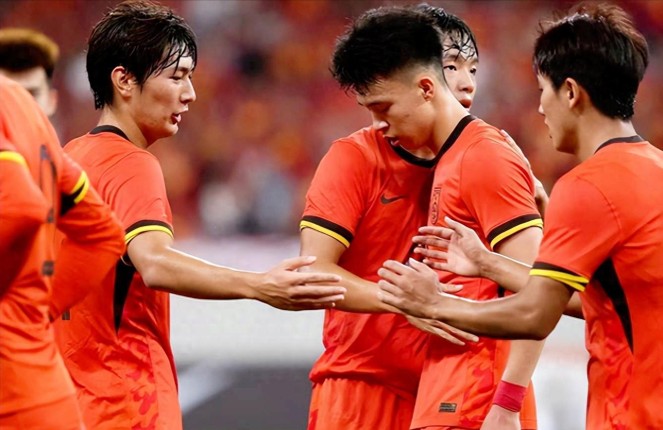 刚刚！武汉三镇战术微调里尔赛前回应争议，切尔西复出首秀备战足总杯的简单介绍